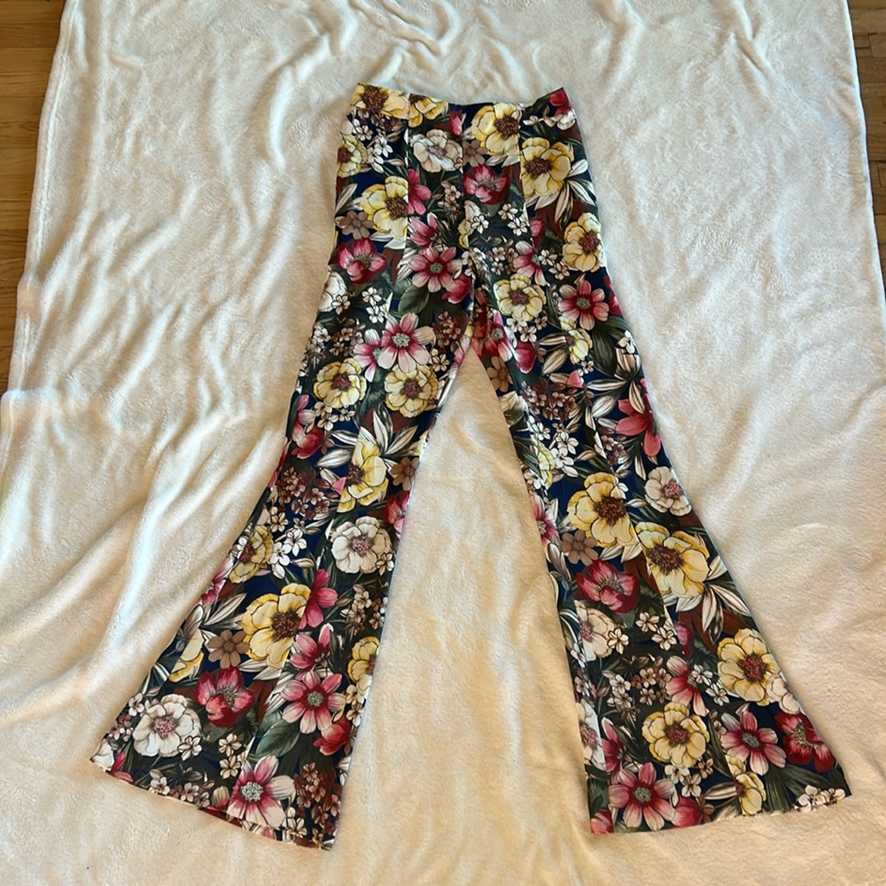 Floral super high rise flare pants. Size 6